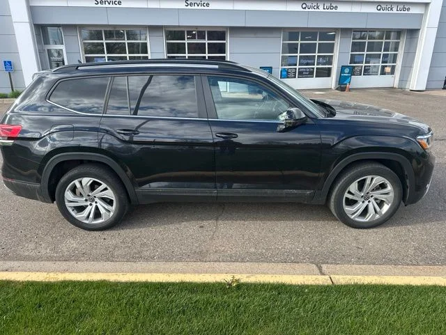Certified 2022 Volkswagen Atlas SE w/Tech with VIN 1V2HR2CA7NC533783 for sale in Inver Grove Heights, Minnesota