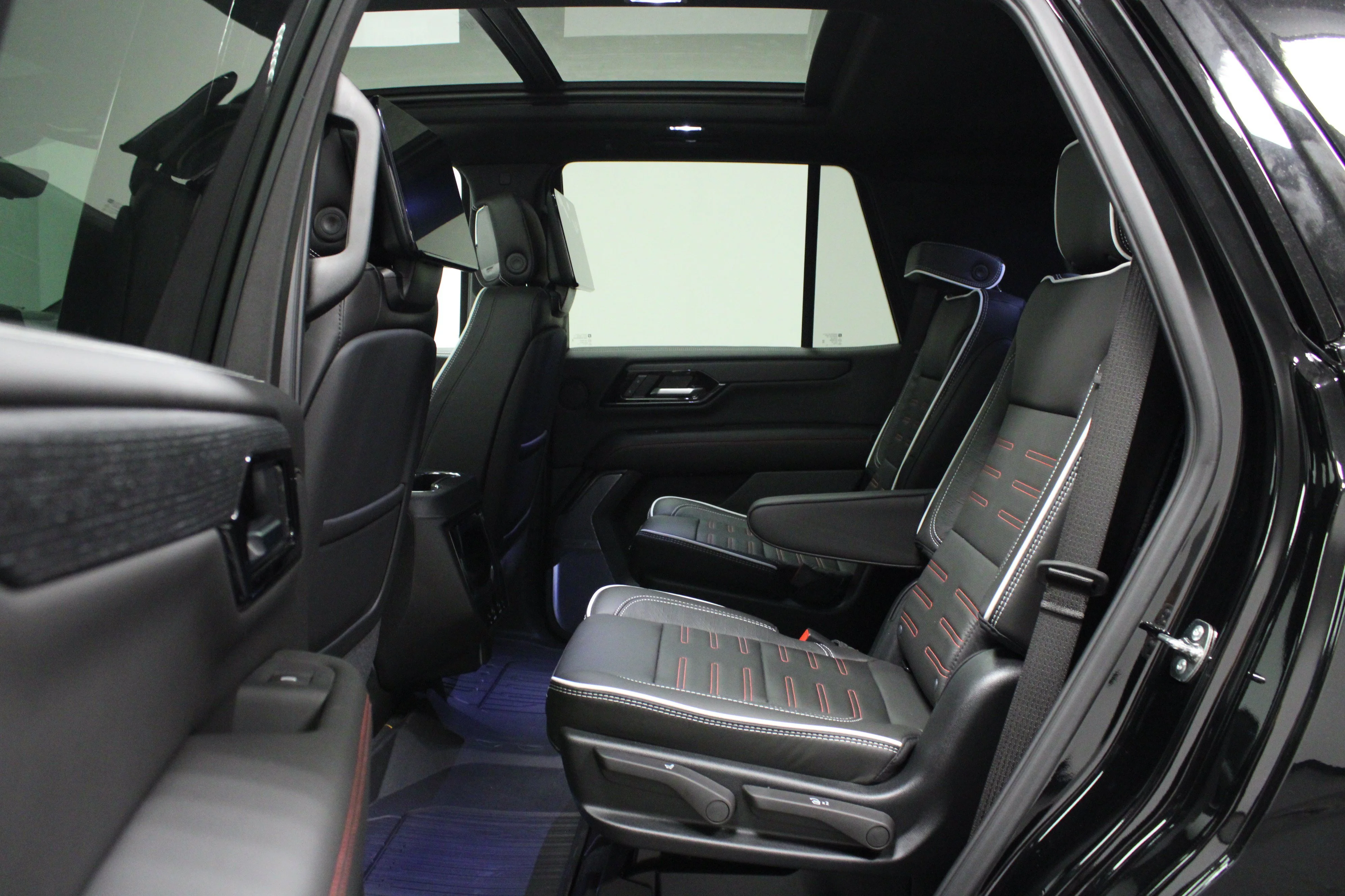 2026 GMC Yukon AT4 Ultimate - Photo 13