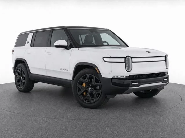 Used 2024  Rivian Adventure image 3