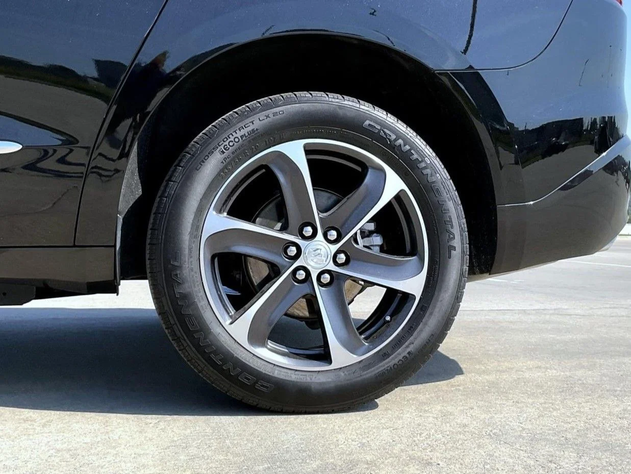 Used 2022 Black Buick Essence image 25