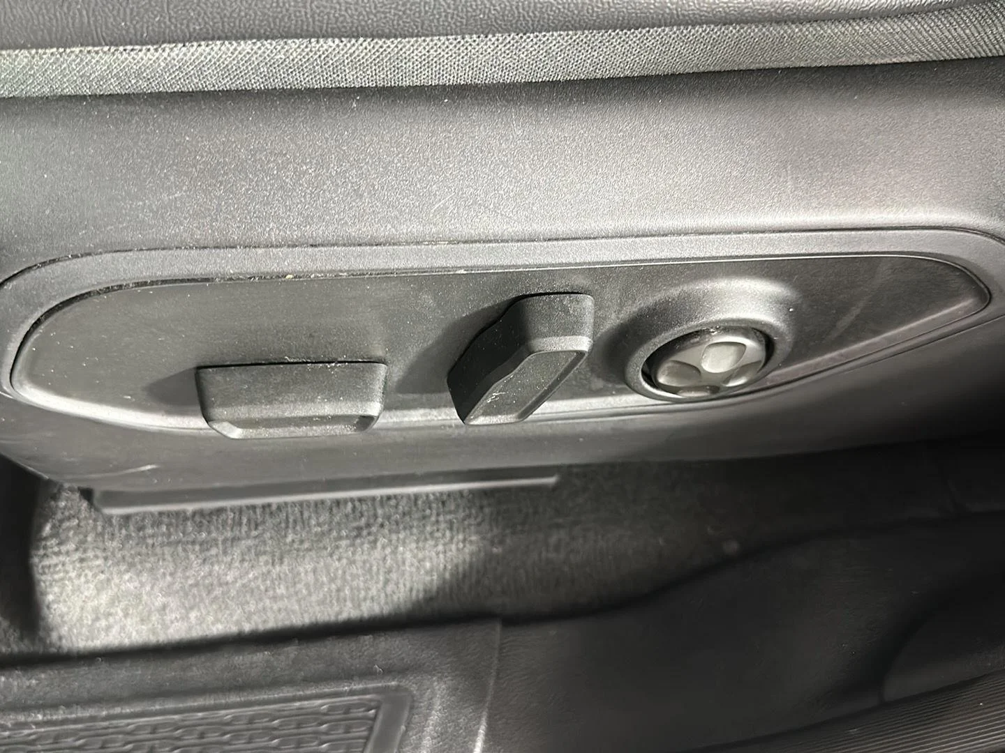 Used 2025 Silver Zynith Jeep Altitude X image 21