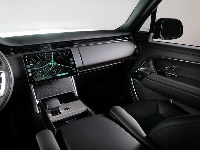 New 2026 Santorini Black Land Rover P530 SE 7 SEAT image 16