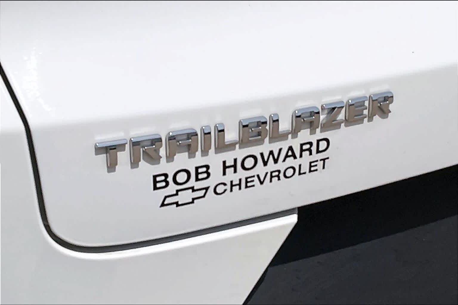 Used 2025 Summit White Chevrolet LS image 10
