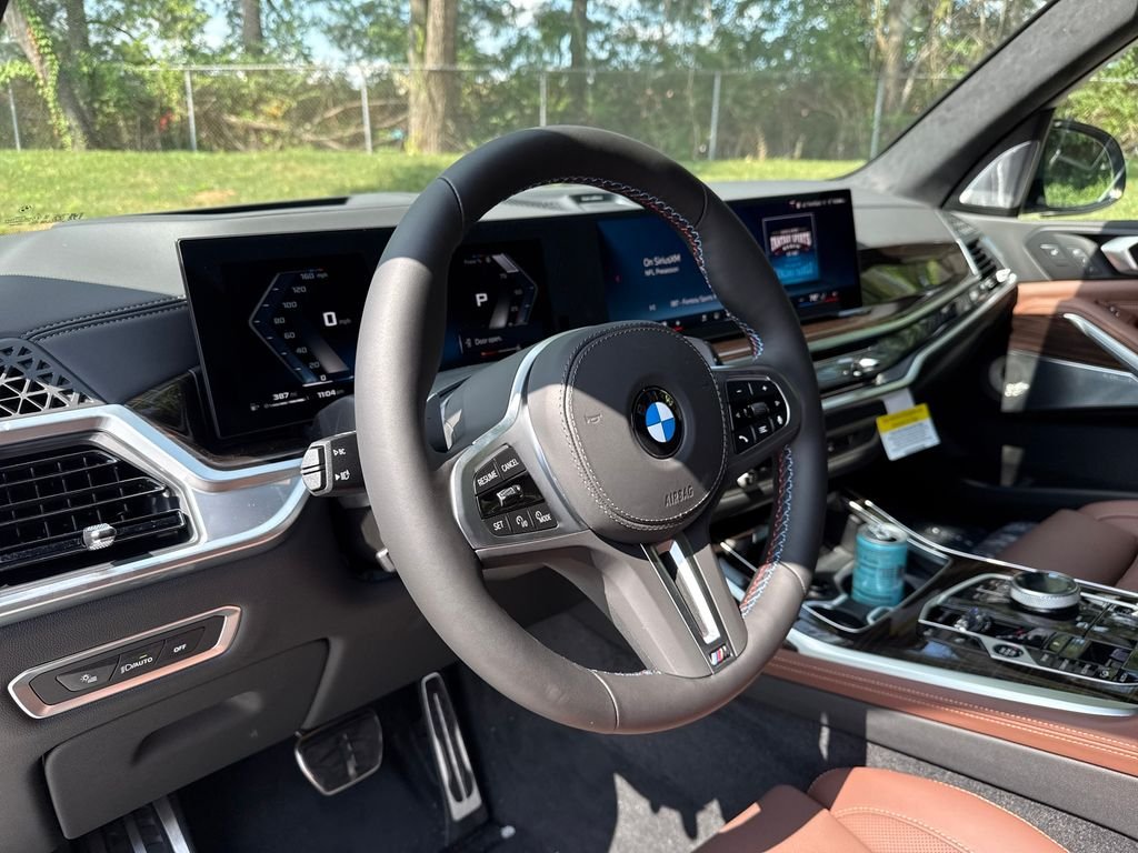 New 2027 White BMW M60i image 13