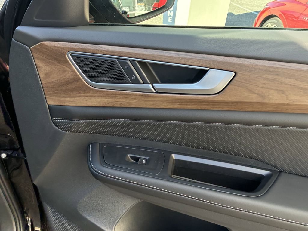 New 2026 Black Volkswagen 2.0T SE w/Technology image 36