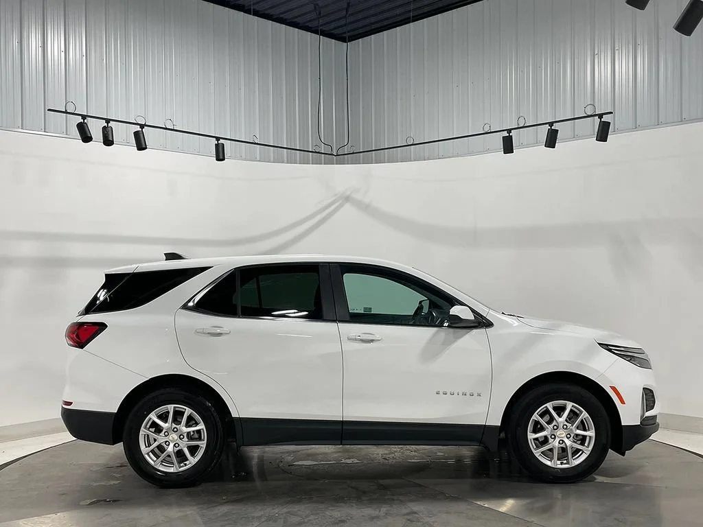 Used 2024 Summit White Chevrolet LT image 10