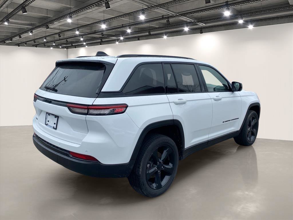 Used 2023 Bright White Clearcoat Jeep Altitude image 7