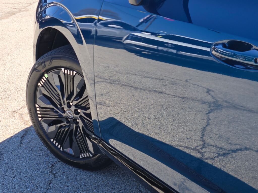 New 2026 Aurora Blue Pearl Metallic / Super Black Two-tone Nissan Platinum image 16