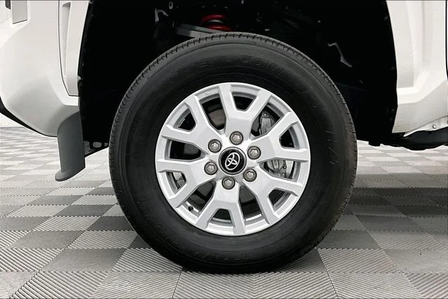 2025 Toyota Tacoma SR5 - Photo 10