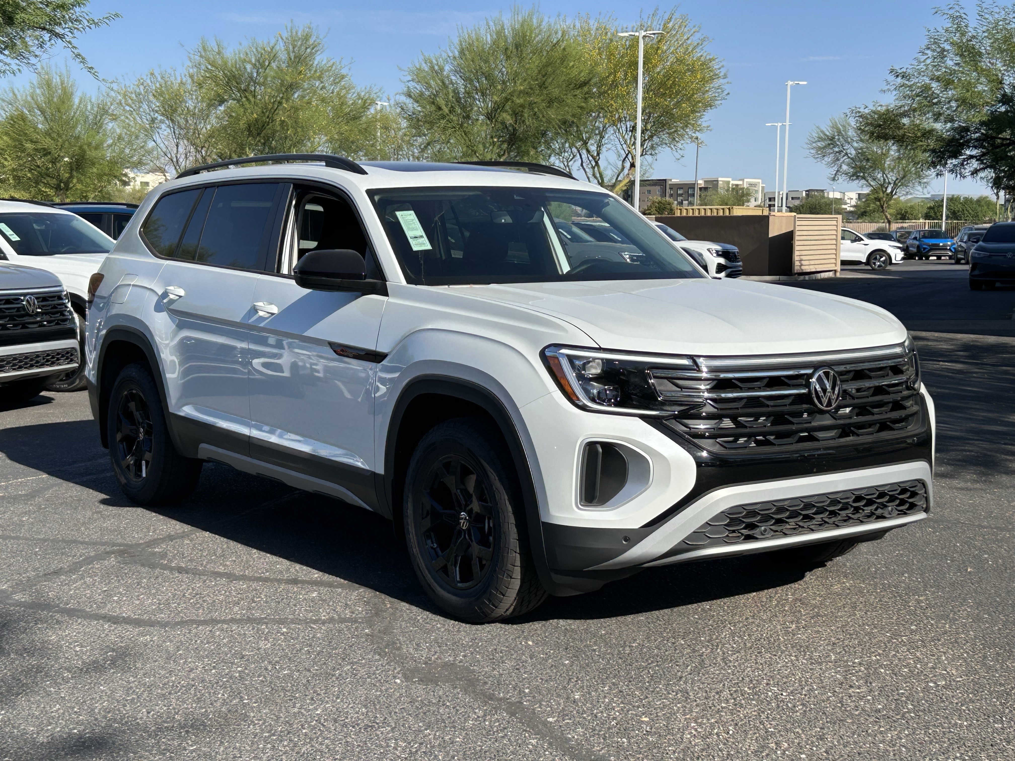 New 2026 Opal White Pearl Volkswagen 2.0T Peak Edition image 4
