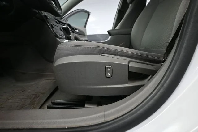 Used 2015 White Chevrolet LS image 15