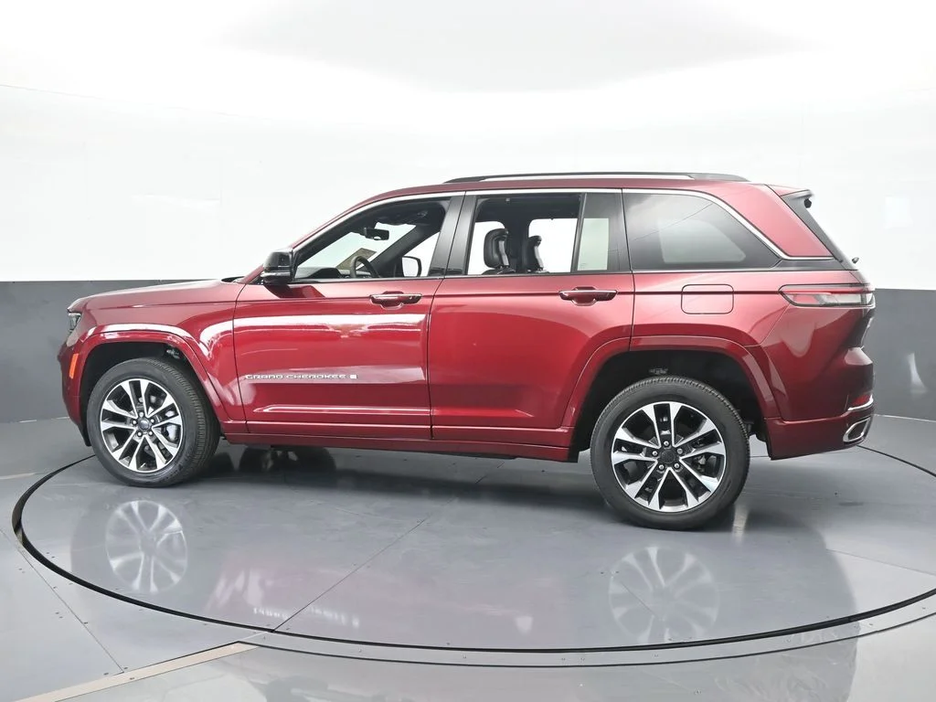 Used 2023 Velvet Red Pearlcoat Jeep Overland image 3
