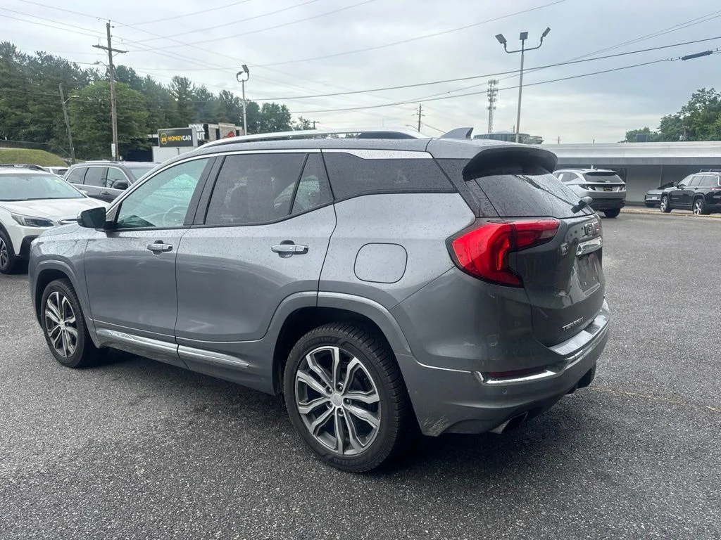 Used 2019 Gray GMC Denali image 4