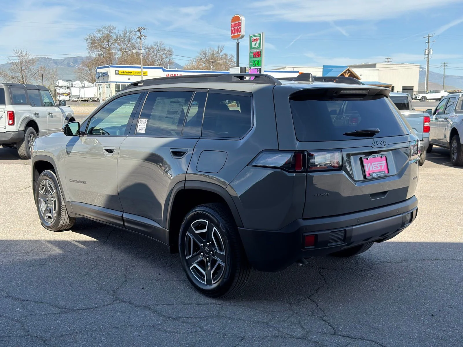 New 2026 Sting-Gray Clear-Coat Exterior Paint Jeep Laredo image 10