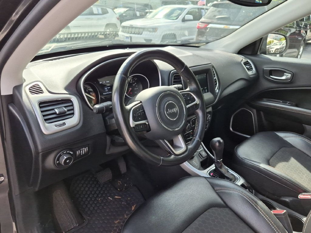 Used 2019 Gray Jeep Latitude image 11