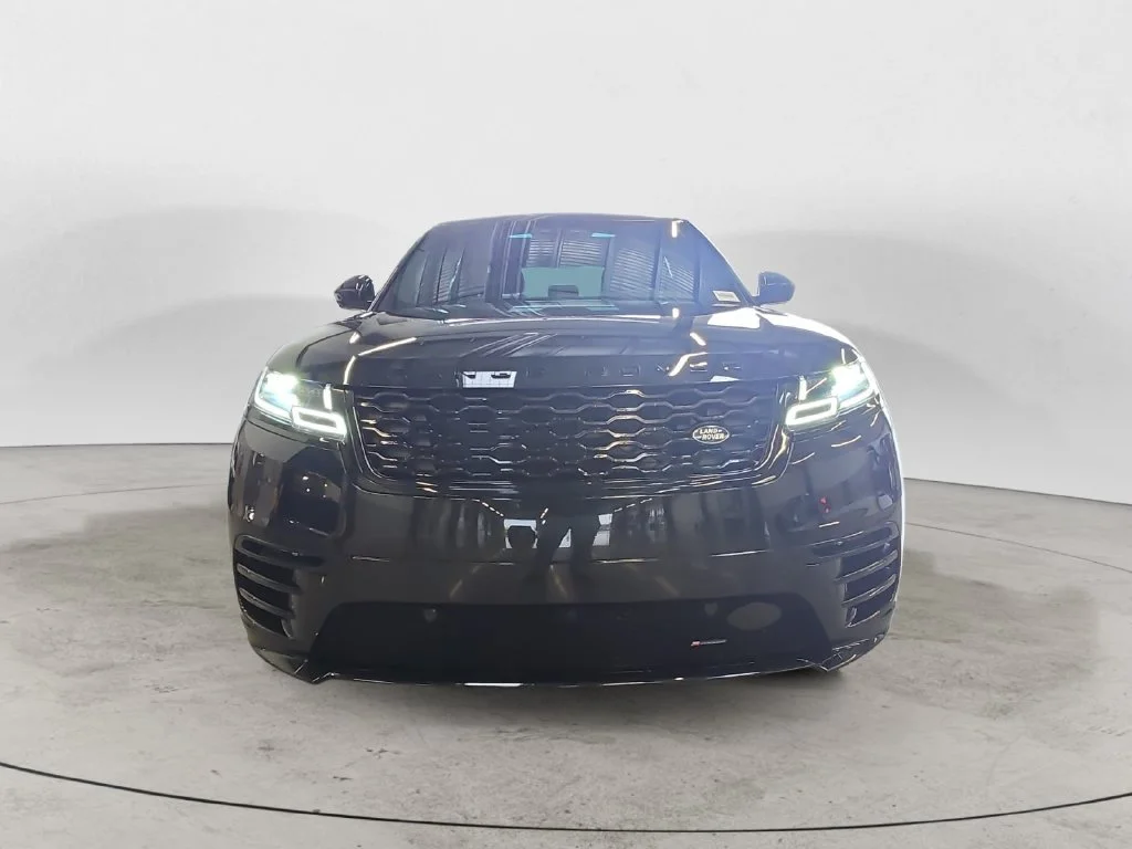 Used 2023 Black Land Rover R-Dynamic S MHEV image 3