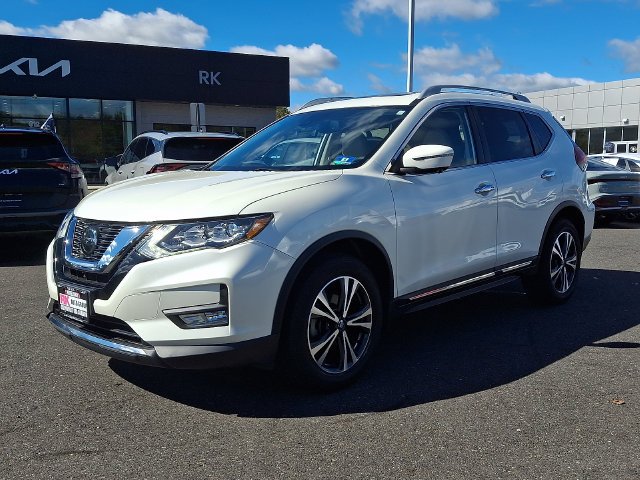 Used 2018 White Nissan SL image 4