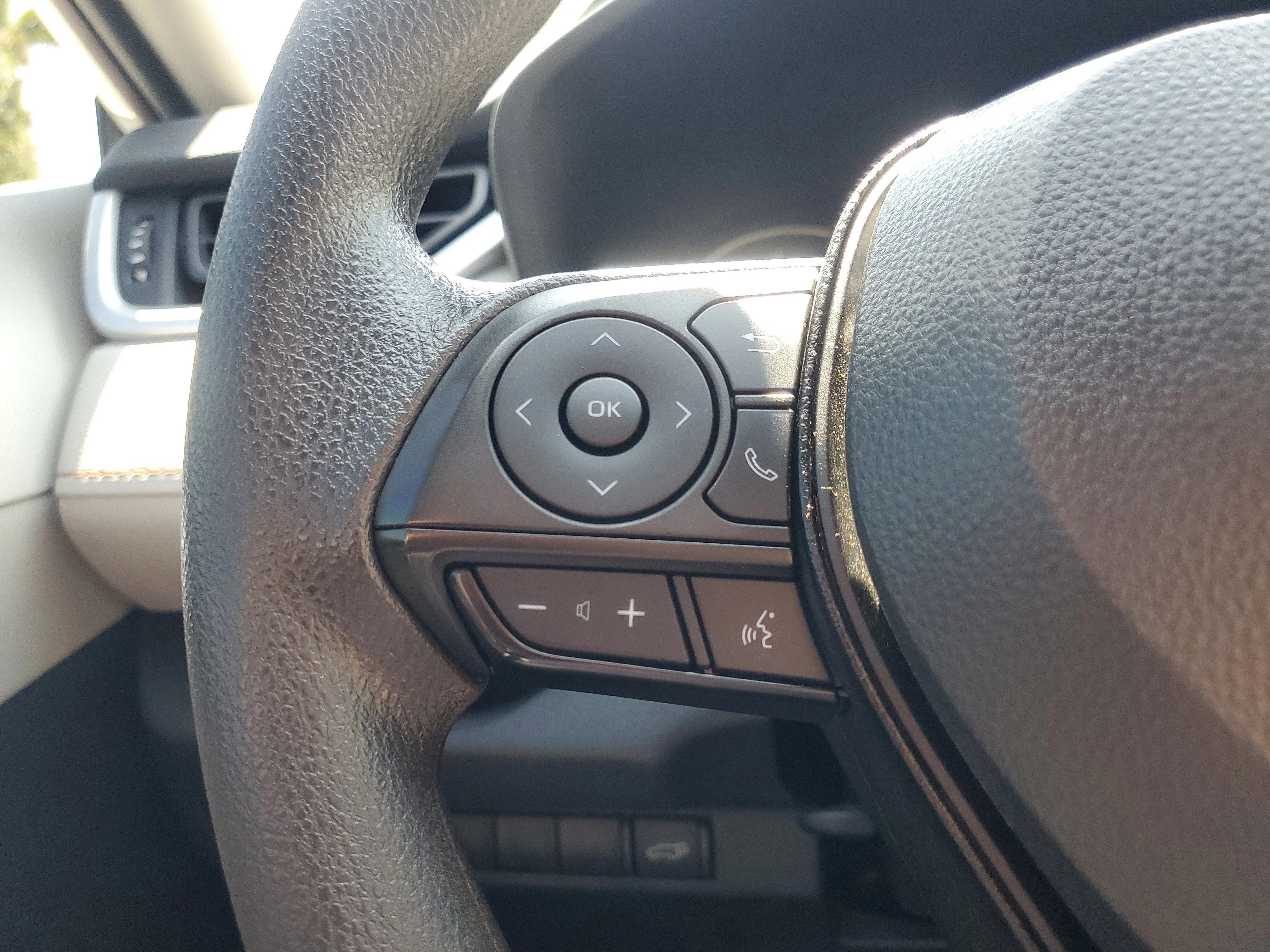 Used 2024 Ice Toyota Hybrid XLE image 23