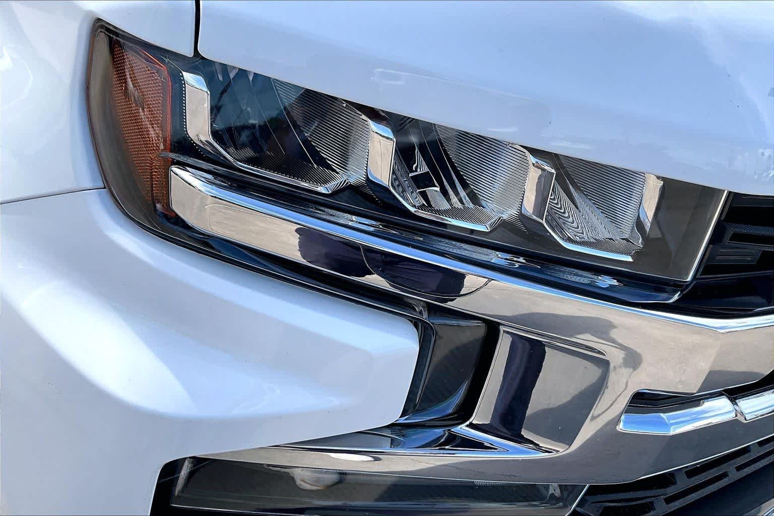 Used 2019 Summit White Chevrolet LT image 28