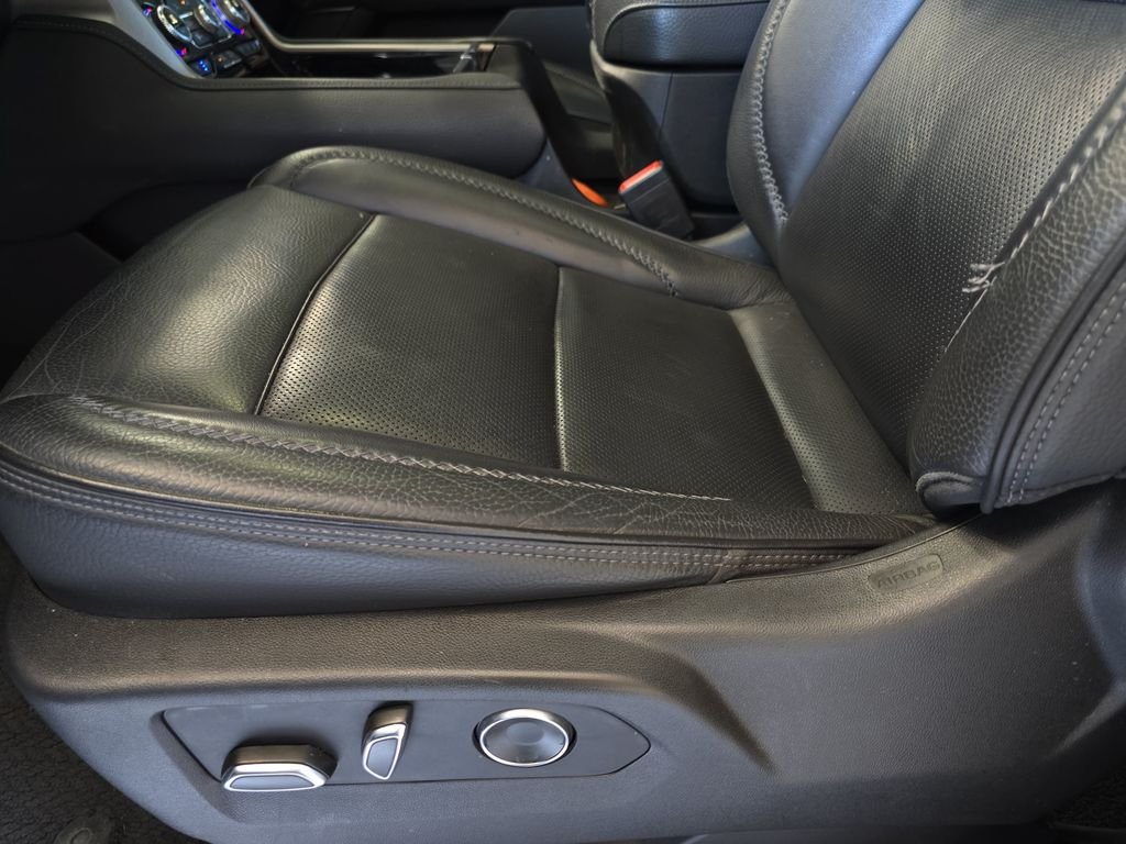 Used 2021 White GMC Denali image 29