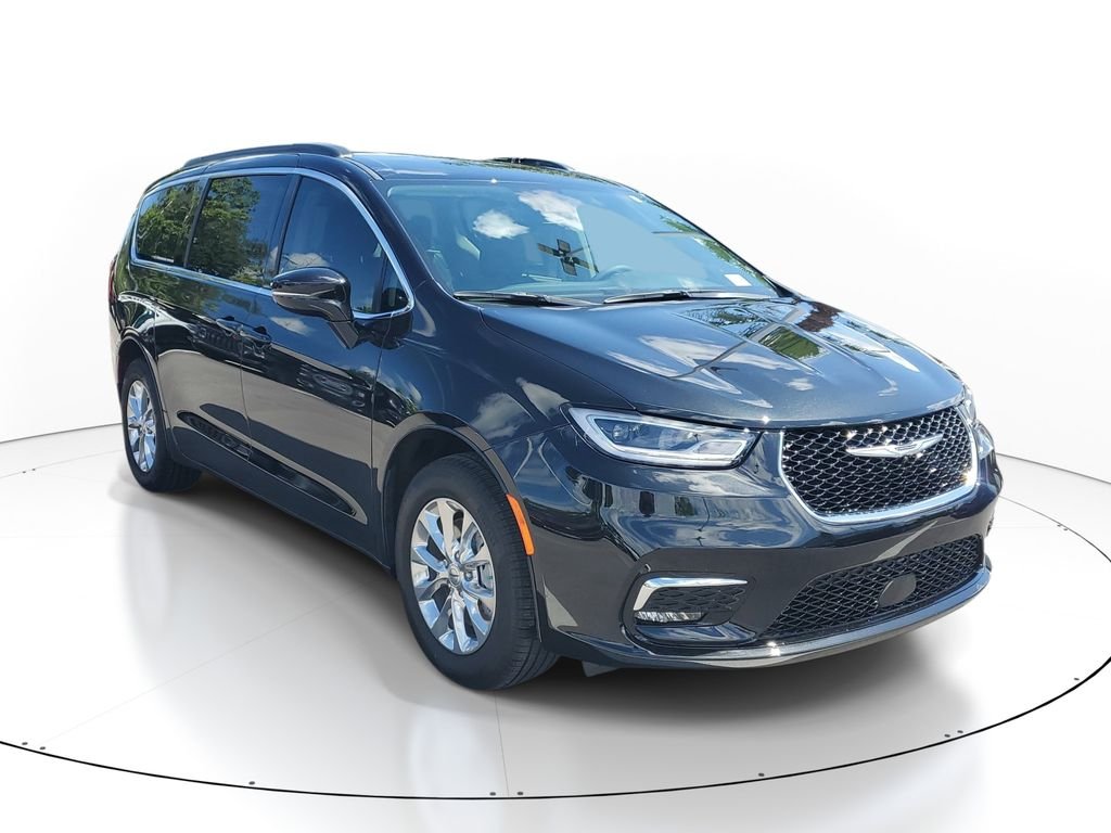 2022 Chrysler Pacifica Touring L's photo