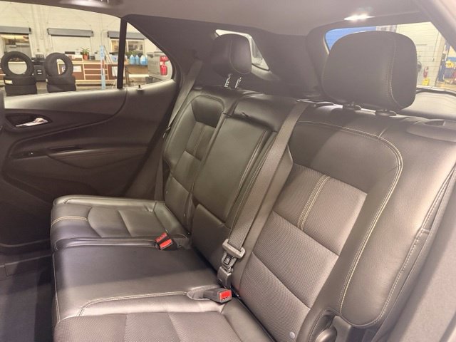 Used 2022 IRIDESCENT PEARL TRICOAT Chevrolet Premier image 18