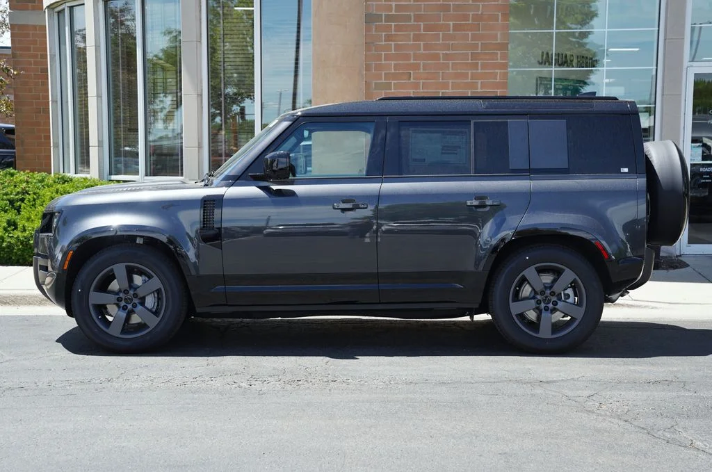 New 2026 Carpathian Grey Land Rover X-Dynamic SE image 2