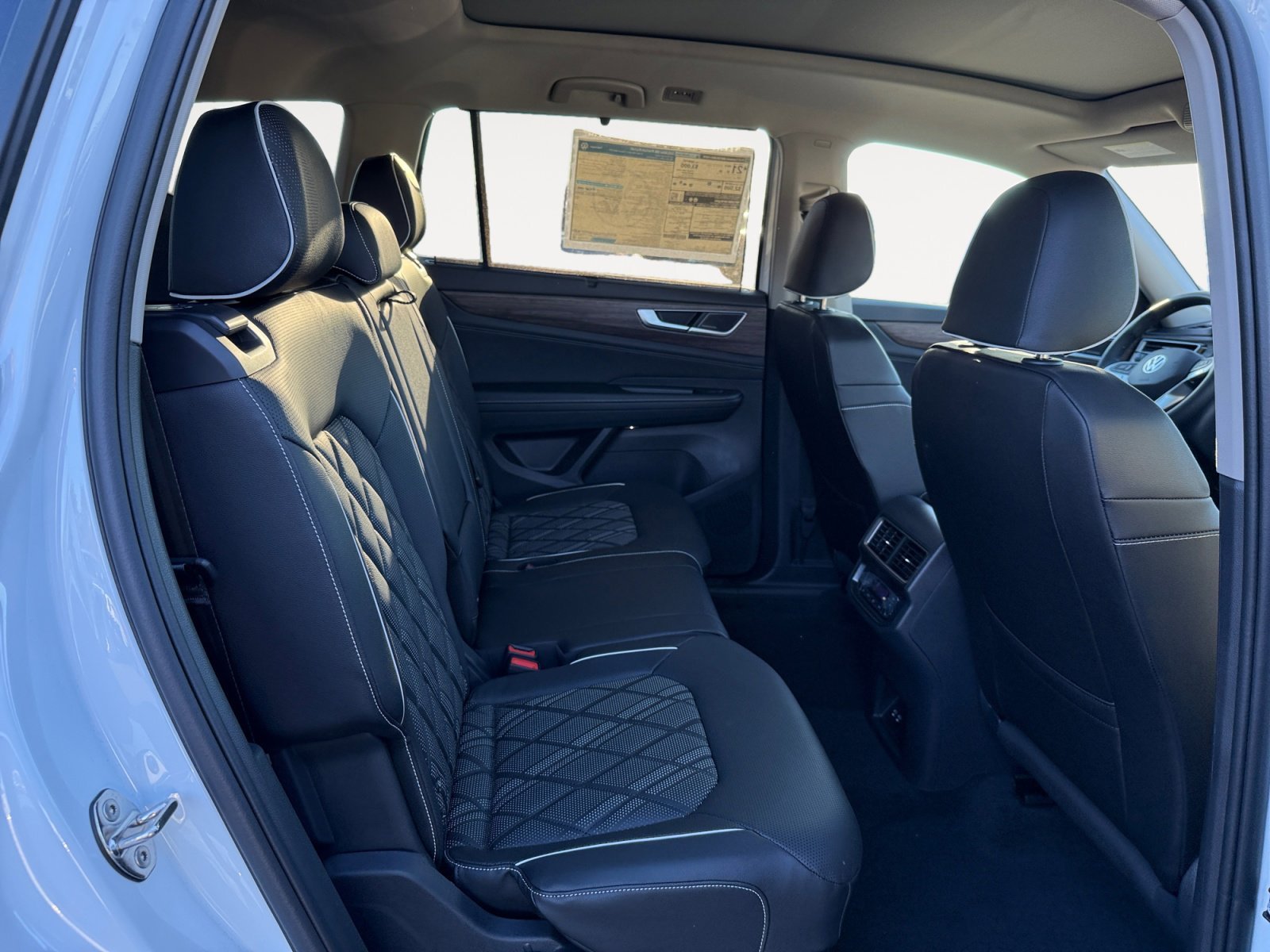 2025 Volkswagen Atlas SEL Premium R-Line - Photo 18