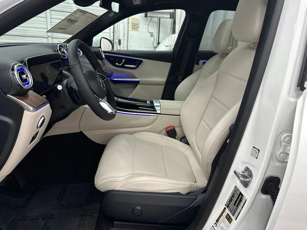 New 2027 White Mercedes-Benz GLC 300 image 20
