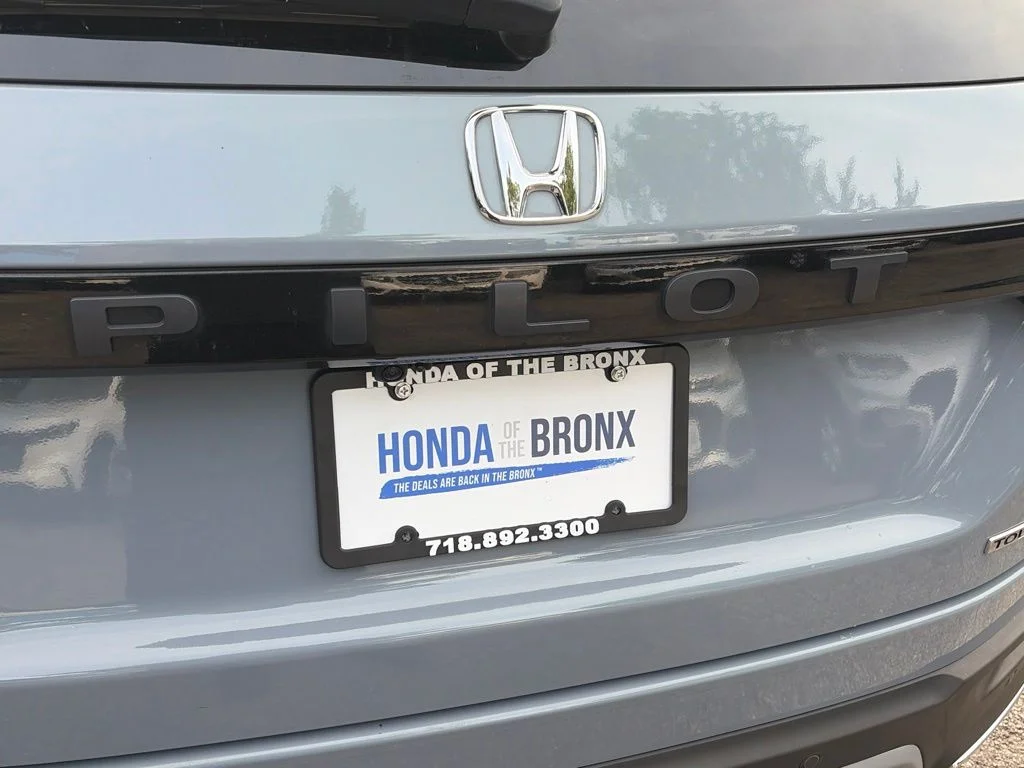 Certified Used 2024 Sonic Gray Pearl Honda Touring image 23