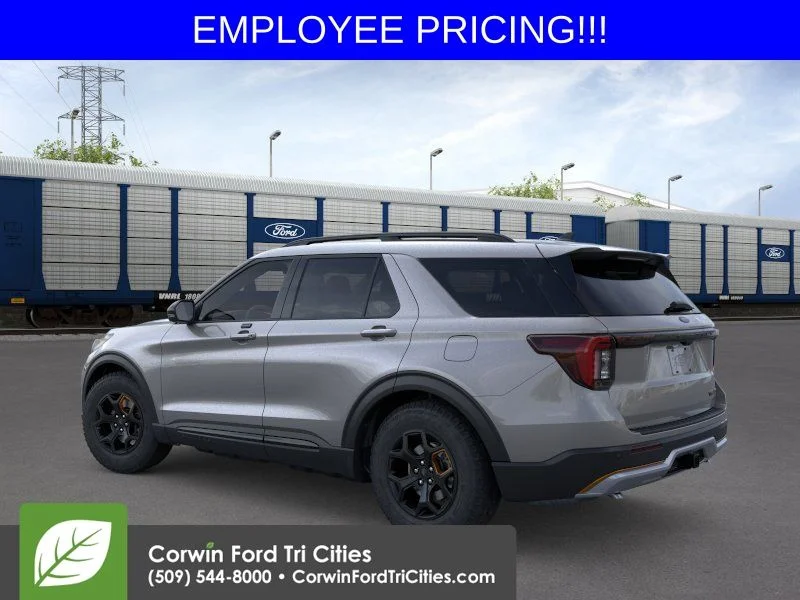 New 2026 Carbonized Gray Metallic Ford Tremor image 5