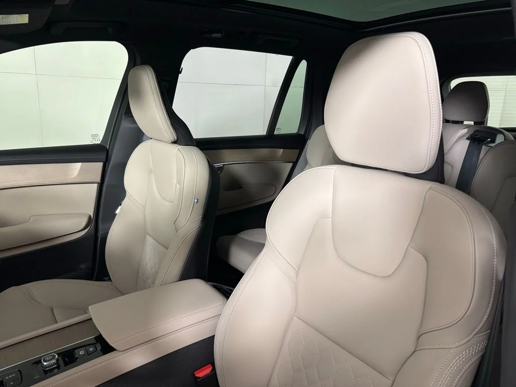 New 2026 White Volvo T8 Plus image 19