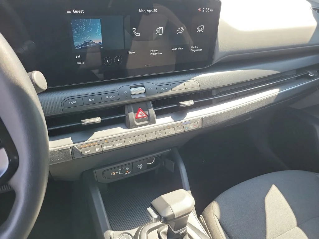 2025 Kia K4 LXS - Photo 27