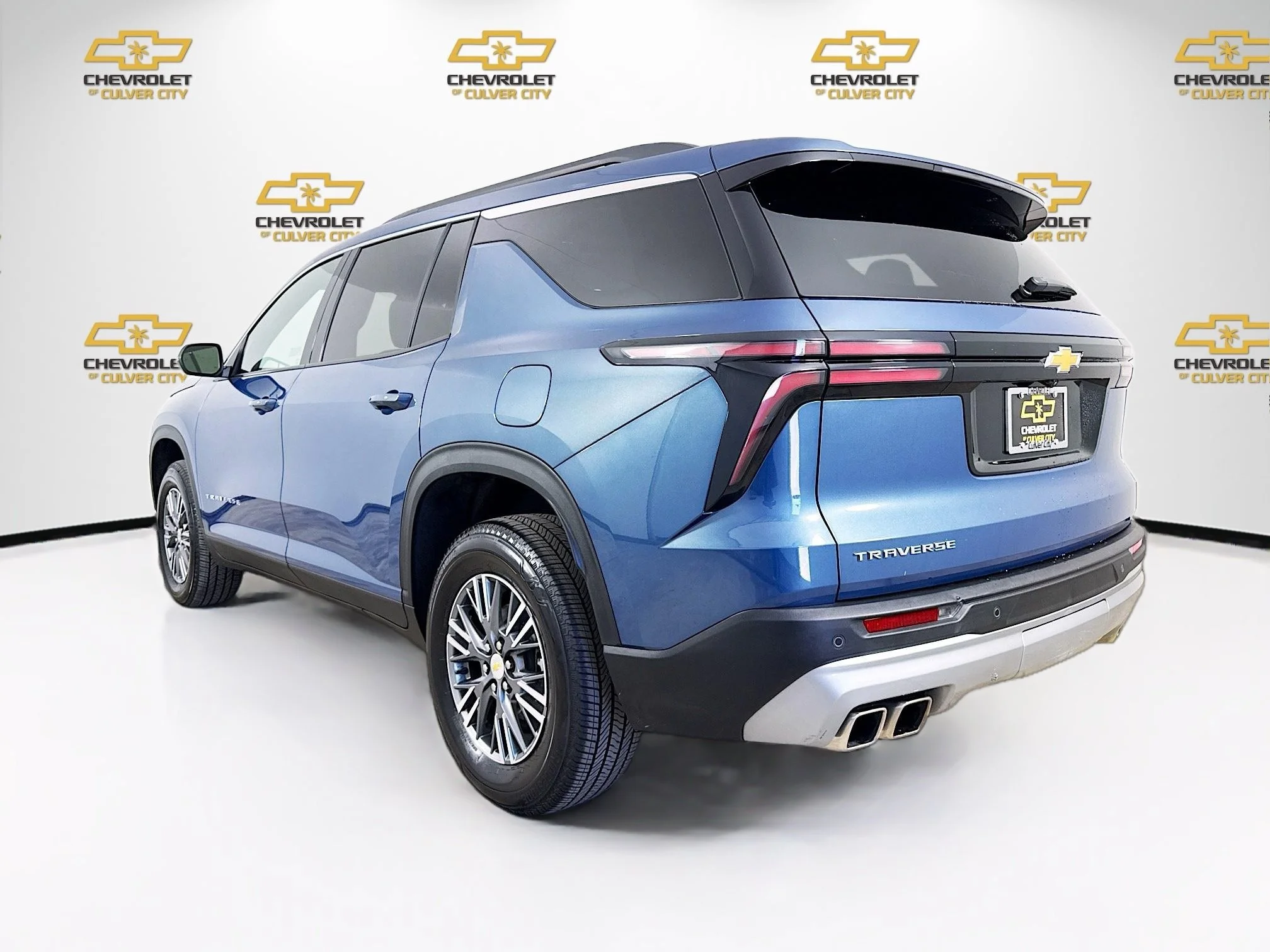 Used 2025 Lakeshore Blue Metallic Chevrolet LT image 6