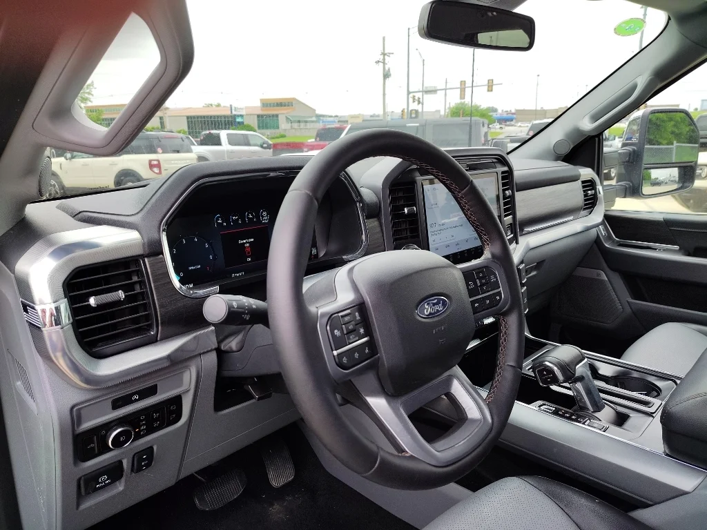 Used 2025 Carbonized Gray Metallic Ford LARIAT image 10