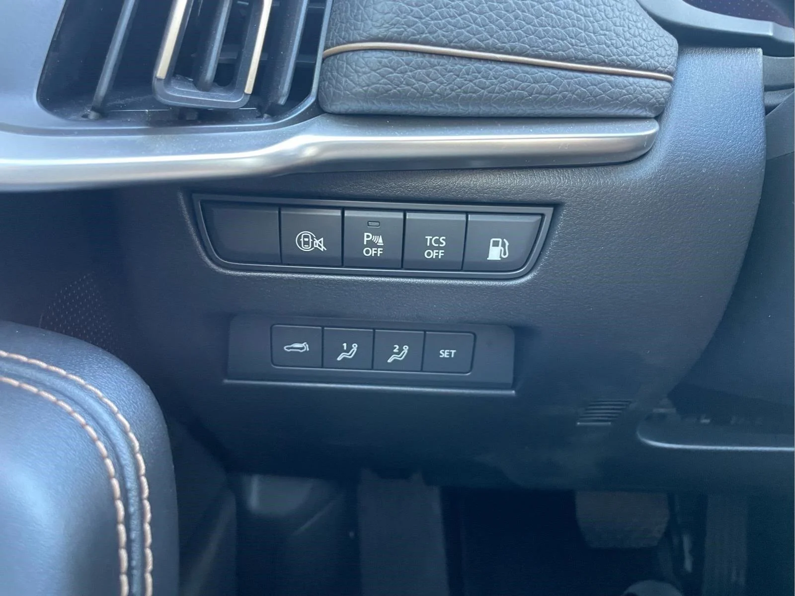 Used 2025 Rhodium White Premium Mazda Premium Package image 28