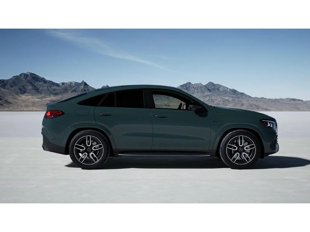 New 2027 Green Mercedes-Benz  image 2