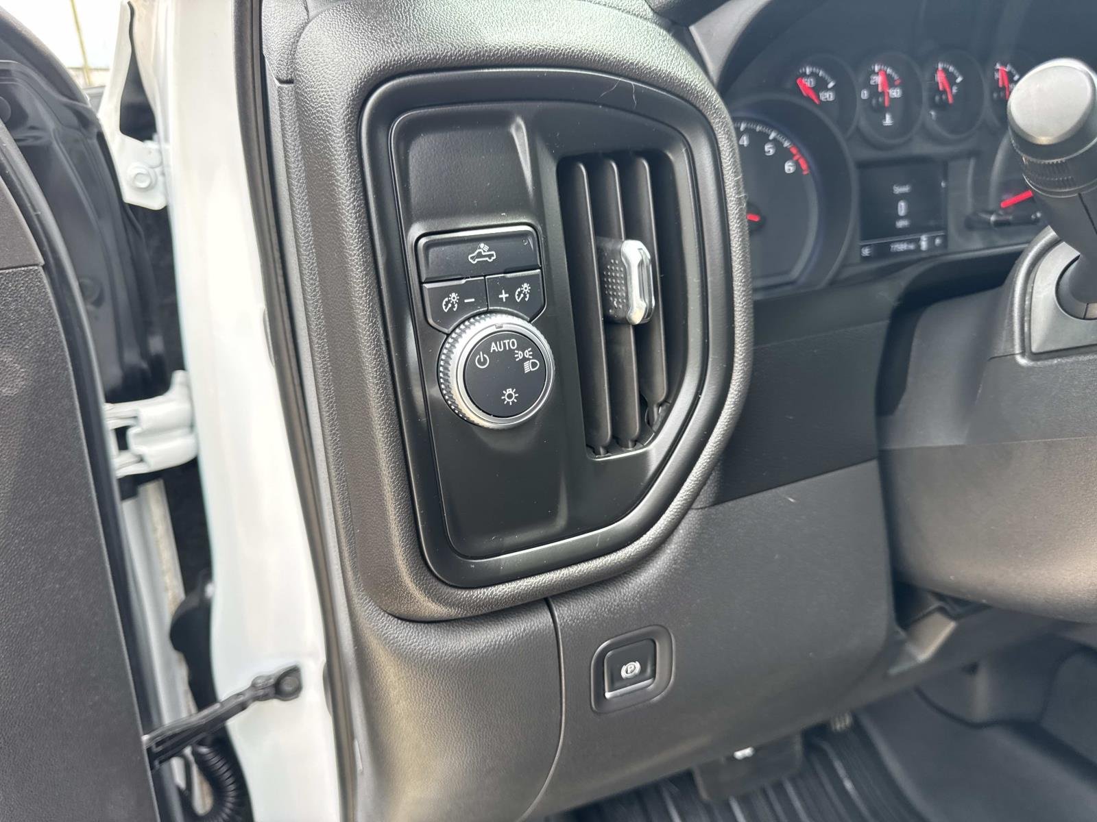 Used 2021 Summit White GMC  image 20