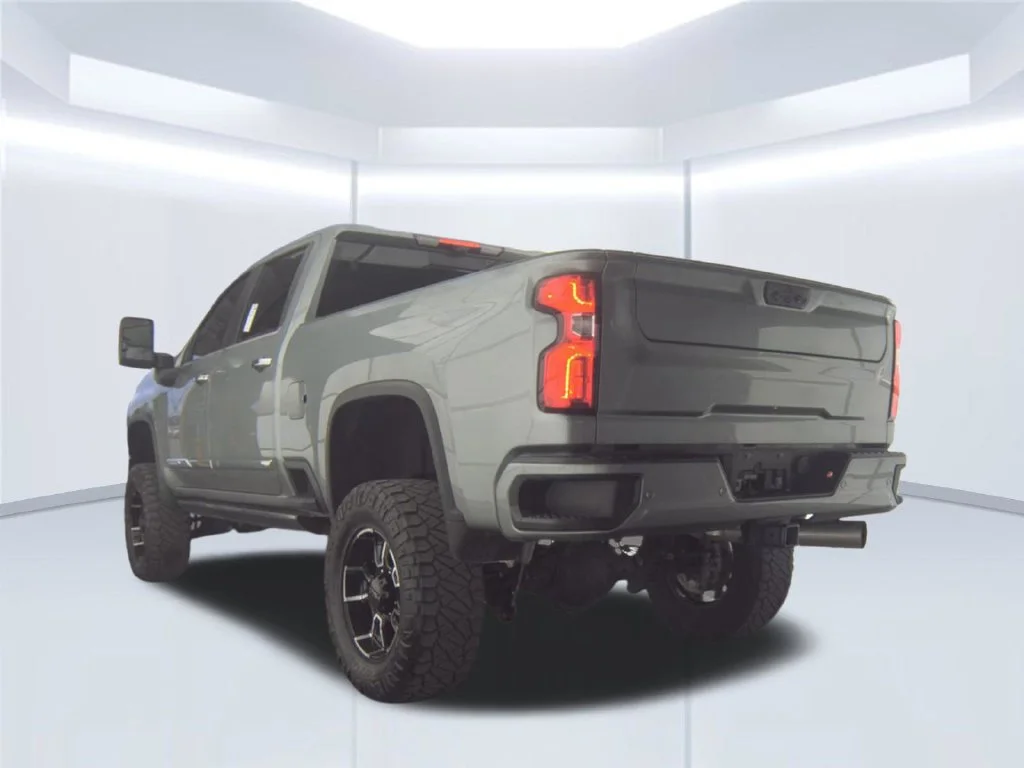 Used 2024 Gray Chevrolet High Country image 8