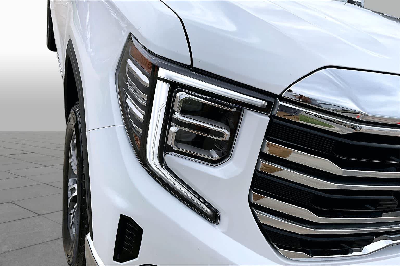 Used 2026 Summit White GMC SLT image 28