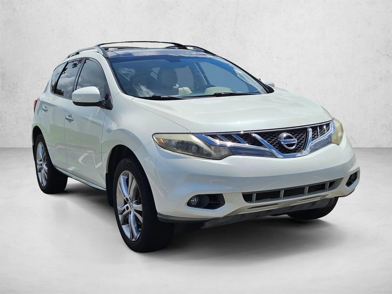Used 2011 Glacier Pearl Nissan LE image 3
