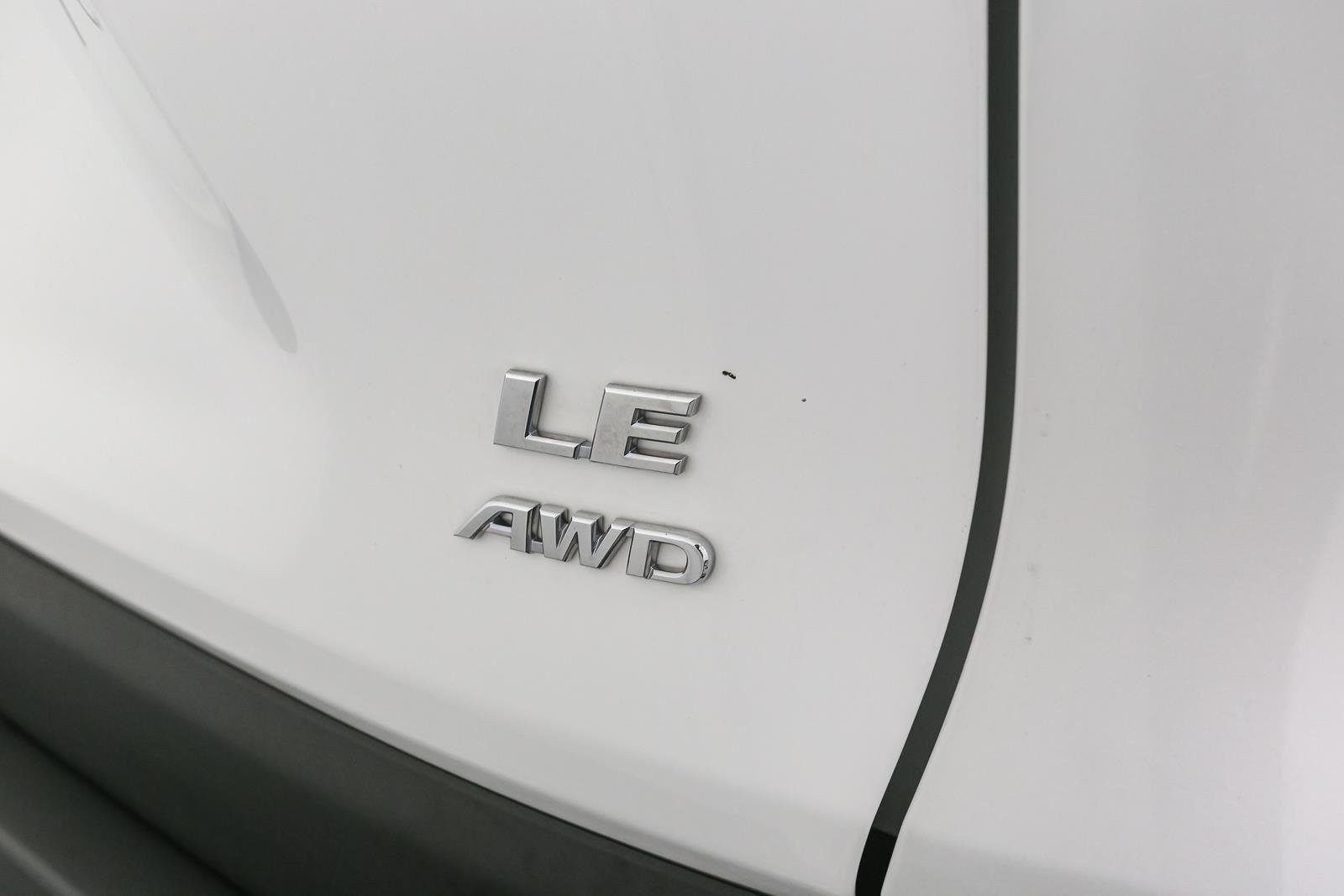 Used 2023 Ice Cap Toyota LE image 11