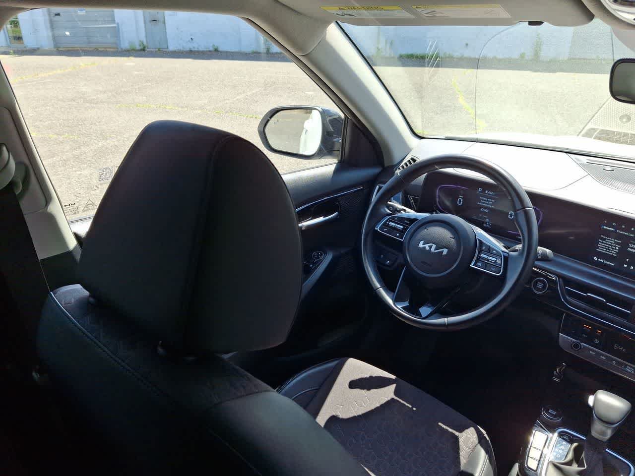 Certified Used 2025 Clear White / Black Roof Kia S image 15