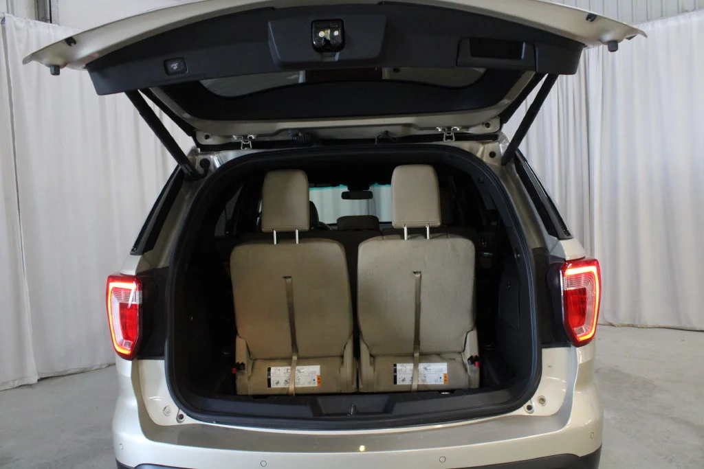 Used 2017 Gold Ford XLT image 31
