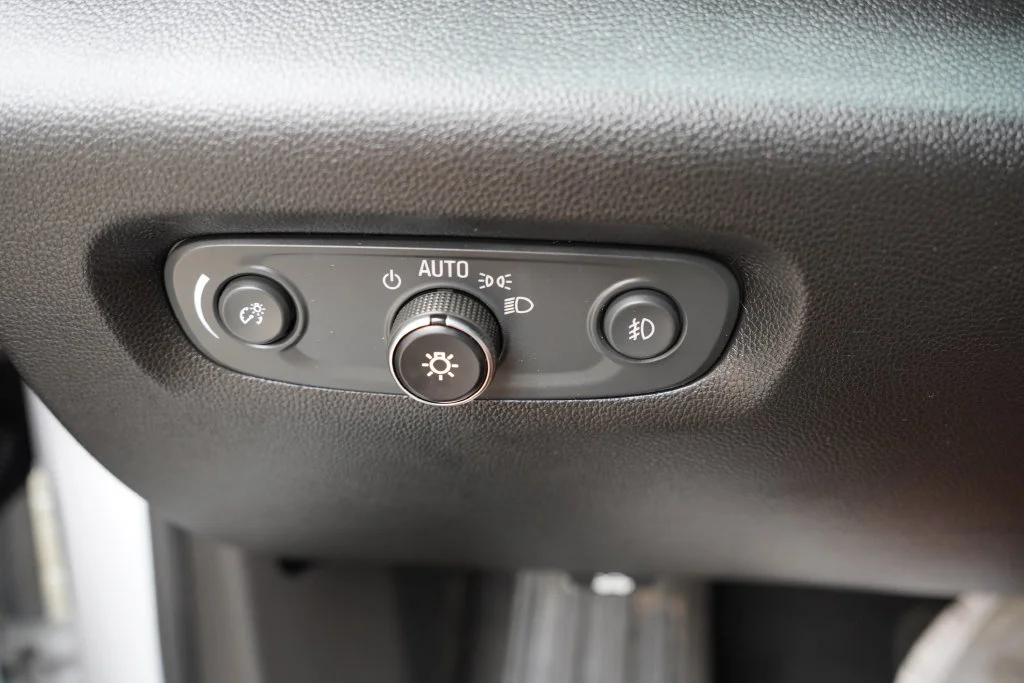 Certified Used 2019 Iridescent Pearl Tricoat Chevrolet Premier image 28