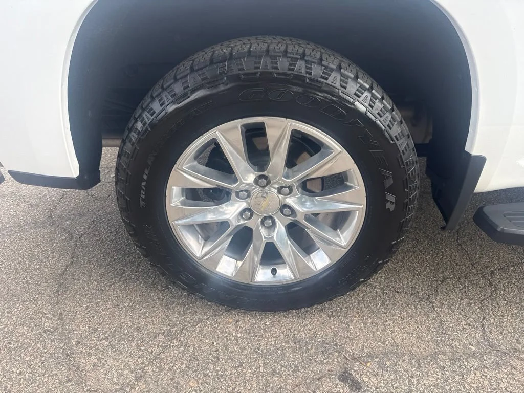 Used 2021 SUMMIT WHITE Chevrolet LTZ image 34