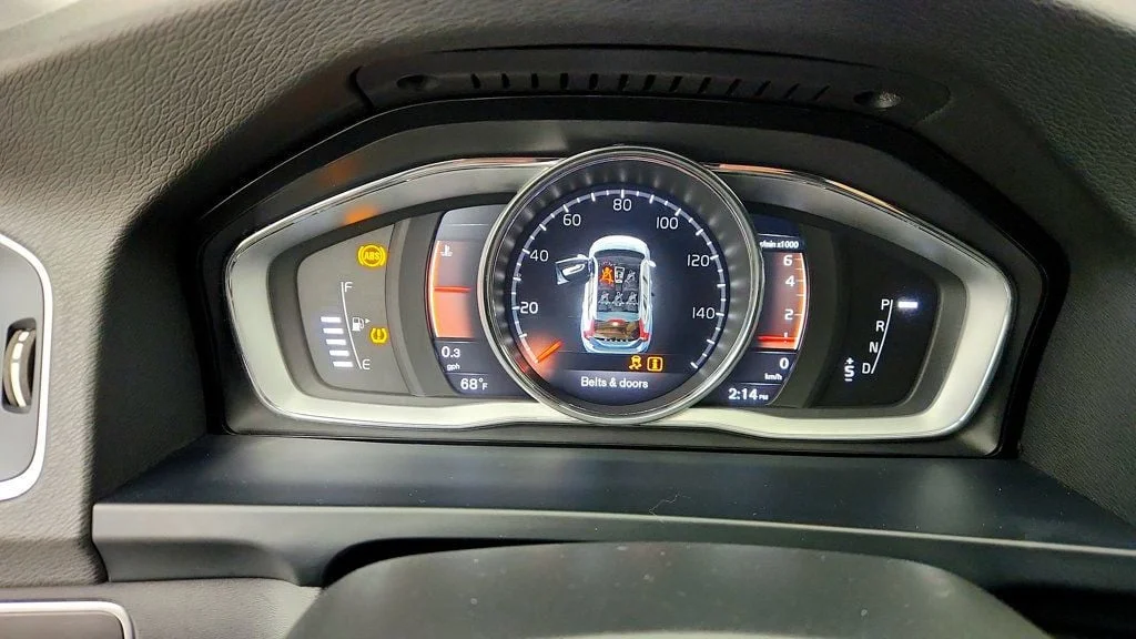 Used 2018 Rich Java Metallic Volvo T5 AWD w/ Convenience & BLIS Packages image 14
