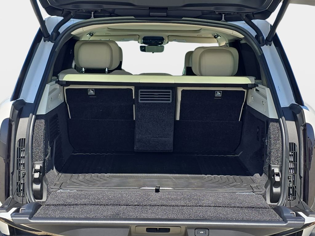 New 2025 Icy White Satin Land Rover SV LWB image 12