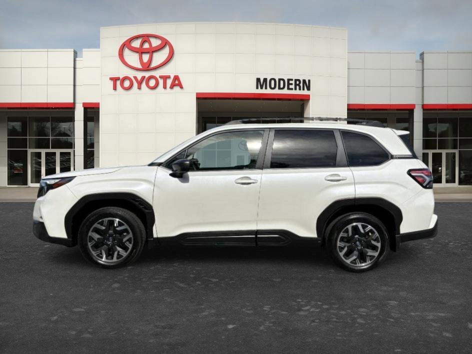 Used 2025 Crystal White Pearl Subaru Premium image 2