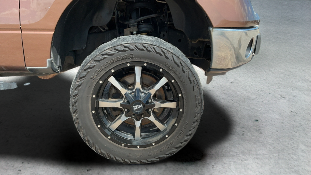 Used 2012 Gold Ford XLT image 23